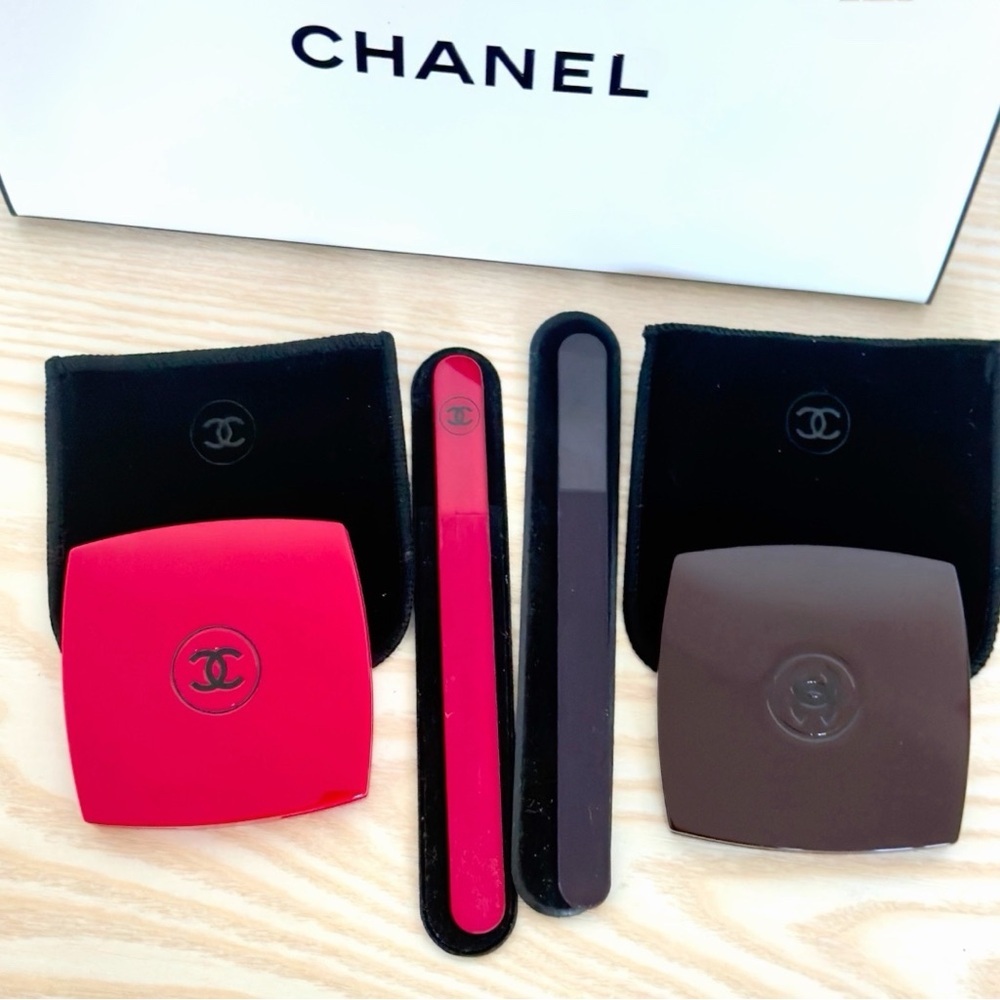 CHANEL Limited Double Facettes Mirror Compact, Nail File, Key Chain Gift Set NEW - Picture 4 of 13